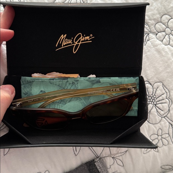 New Maui Jim Black Sunglasses Holder and sunglasses - Picture 6 of 8